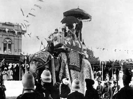 Lord Curzon personally supervised the shooting of the 1903 Delhi Durbar
