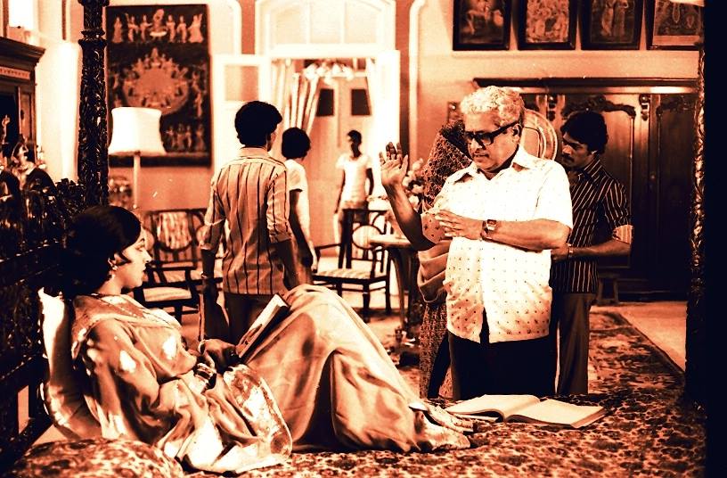 Director Basu Chatterji and Hema Malini on the sets of Ratnadeep
