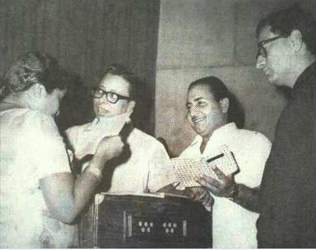 Asha Bhosle, RD Burman, Rafi and Vijay Anand