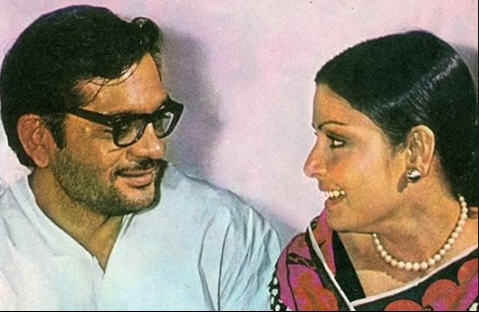 Gulzar and Raakhee (Pic: YouTube)