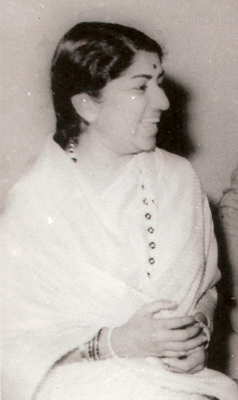 The young Lata Mangeshkar is all smiles (Pic: LataRamdas, Wikipedia Creative Commons License 4.0)