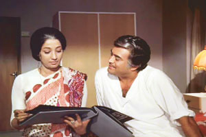 Sanjeev Kumar and Suchitra Sen in Aandhi