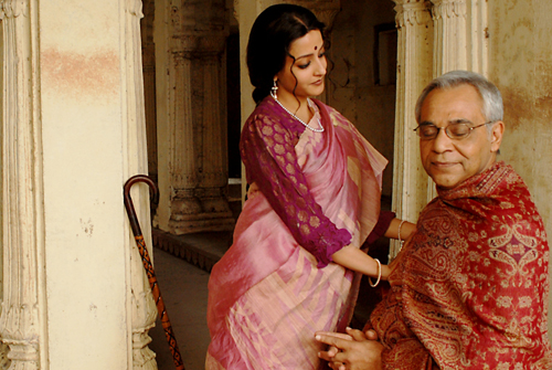 Raima Sen and Dhritiman Chatterjee in Noukadubi