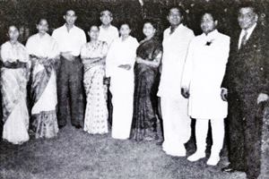 Nachiketa Ghosh (third from right) here, in the same frame with Geeta Dutt. The rest (from extreme left) - Sandhya Mukherjee, Talat Mahmood, Supriti Ghosh, Pabitra Mitra, Lata Mangeshkar, Utpala Sen, Mohd. Rafi.