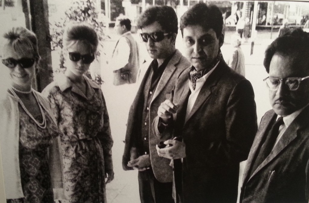 Charulata in Berlin (Photo by Ray) - Soumitra with Sashi Kapoor, Jennifer Kapoor, Madhur Jaffrey and Felicity Kendal