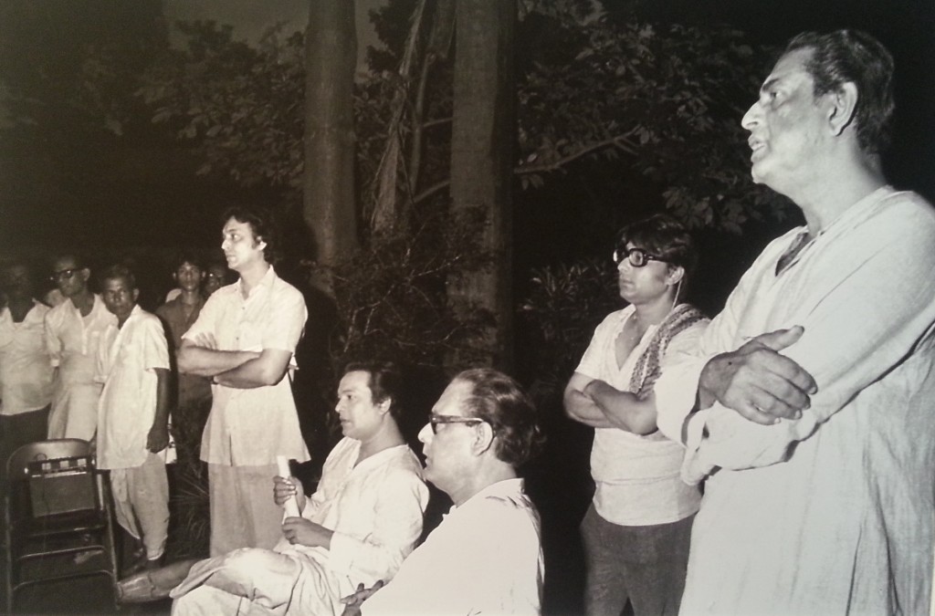 Soumitra, Uttam Kumar, Hemanta Mukherjee and Satyajit Ray in a meeting