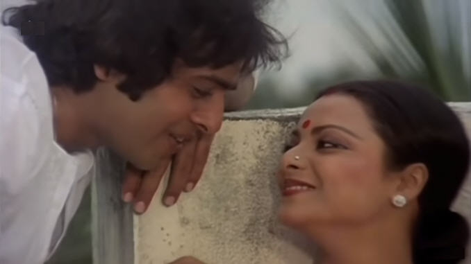 aap ki aankhon mein kuch