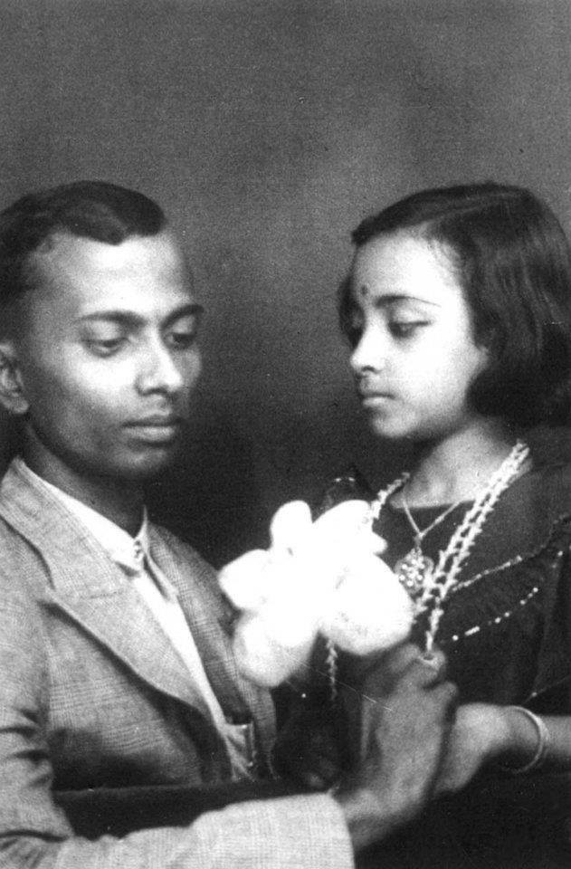 Geeta Roy with her music teacher Harendranath Nandi 