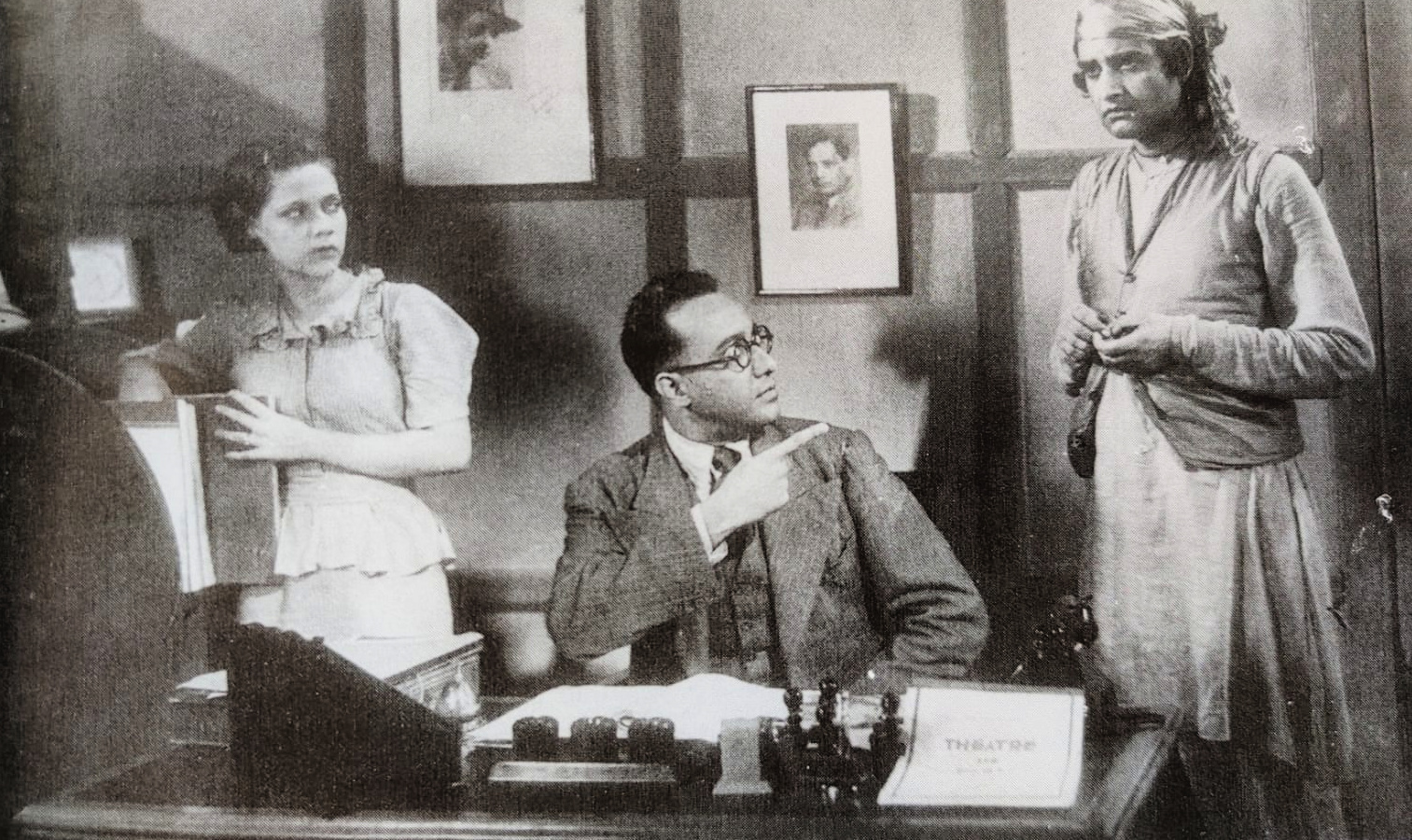 KL Saigal and others in Saathi