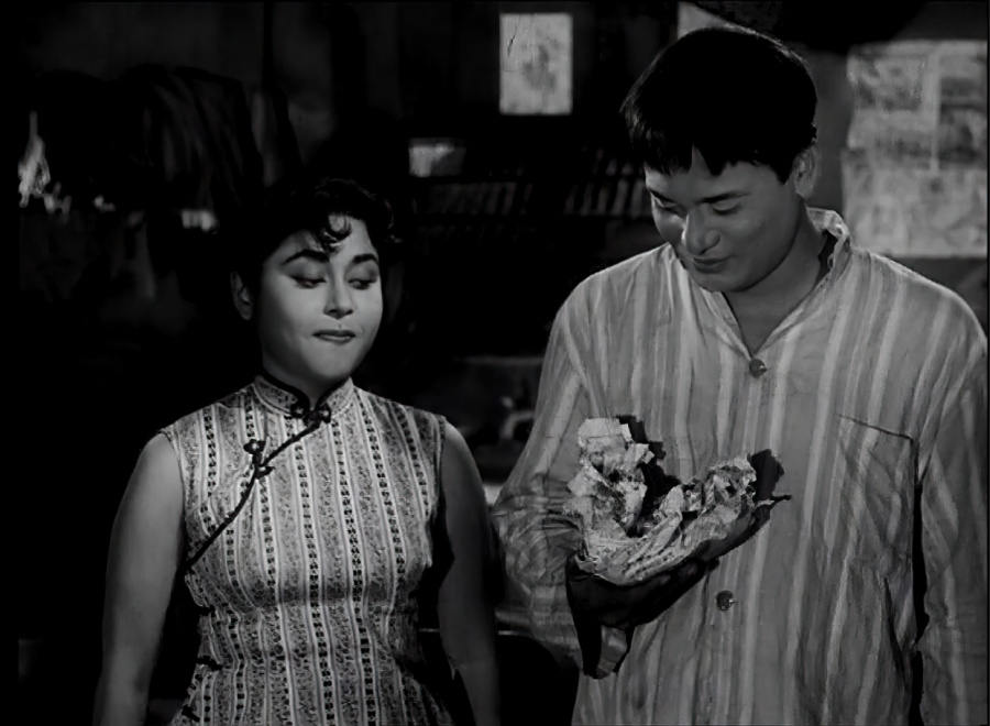 Kali Banerjee and Smriti Biswas in Neel Akasher Neeche
