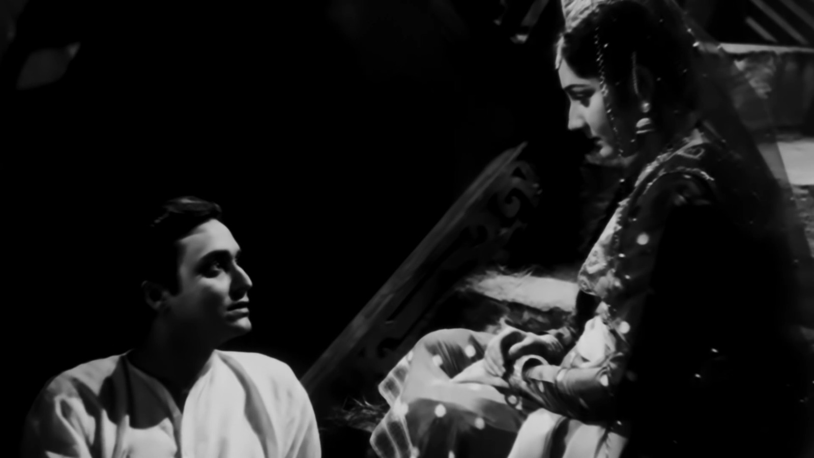 Arundhati Devi and Soumitra Chatterjee in Kshudhita Pashan