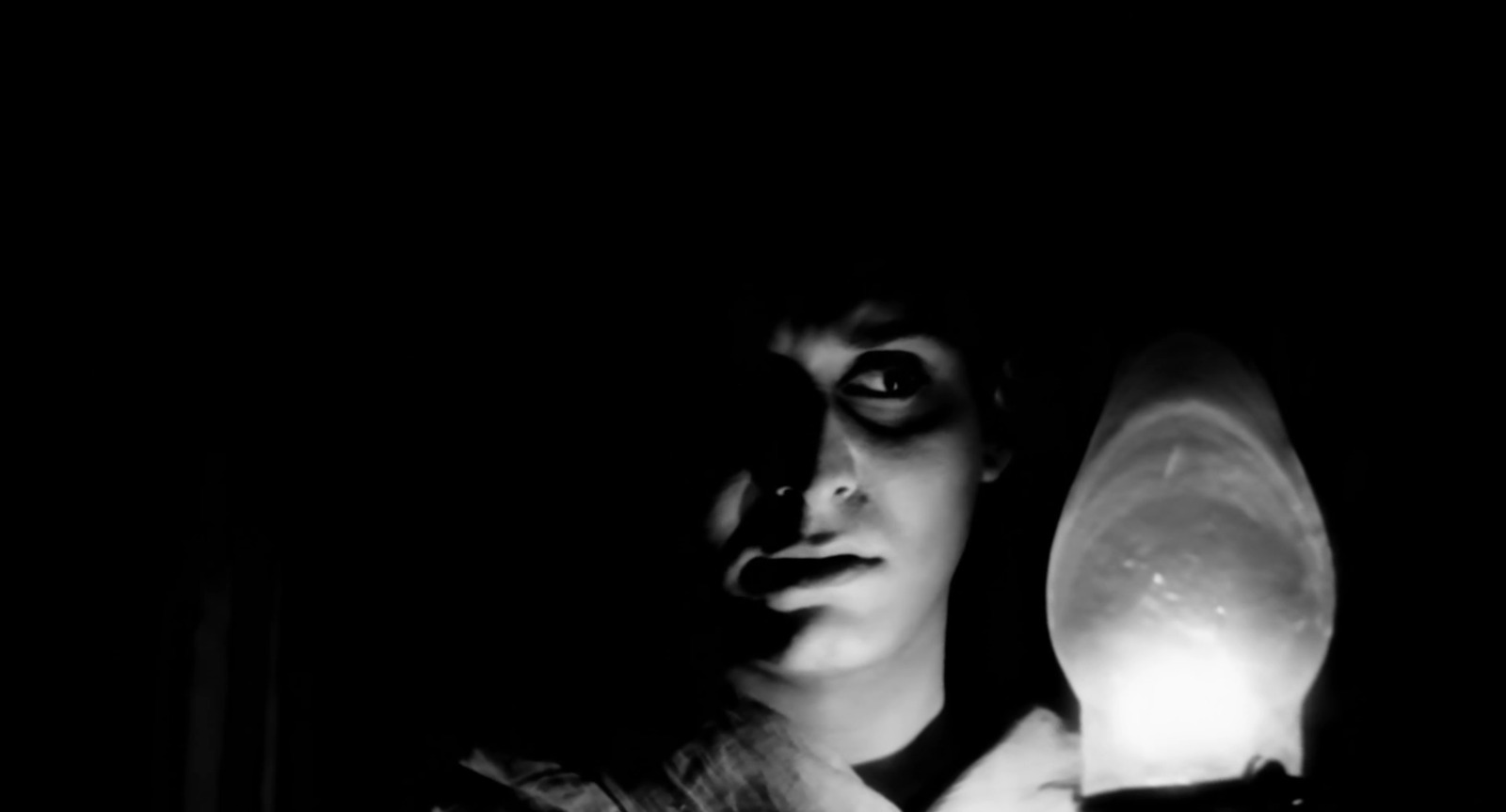 Soumitra Chatterjee in Kshudhita Pashan