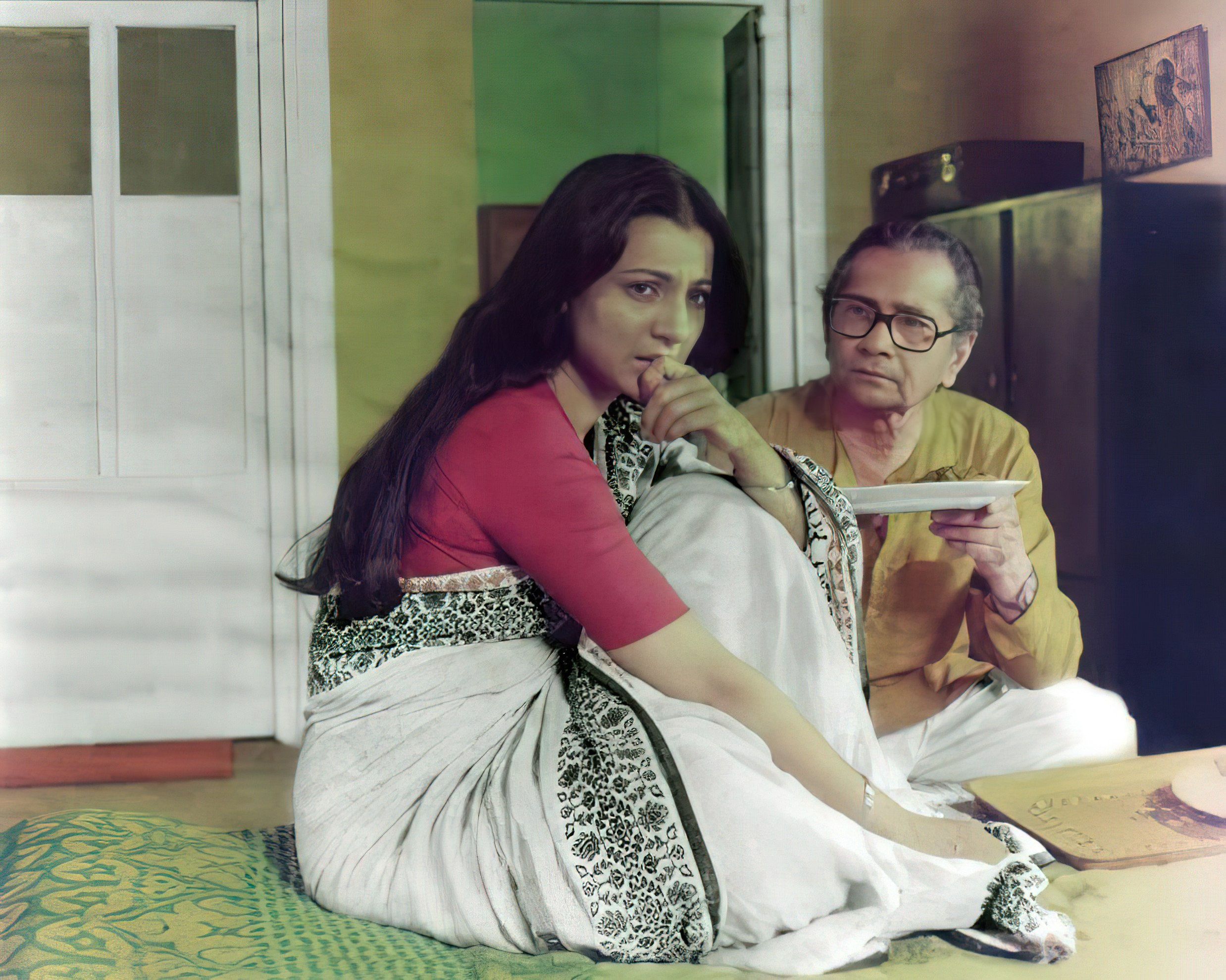 Tanuja in Tapan Sinha's Adalat O Ekti Meye