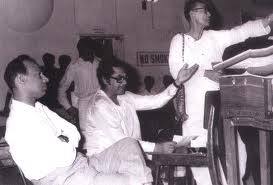 Tapan Sinha with Kishore Kumar and SD Burman