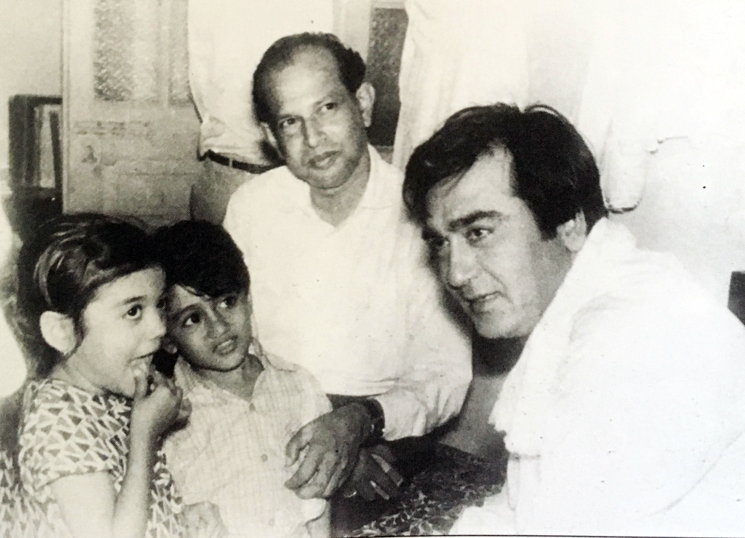 Tapan and Sunil Dutt during the shooting of Zindagi Zindagi (Source - Sukumar Roy)
