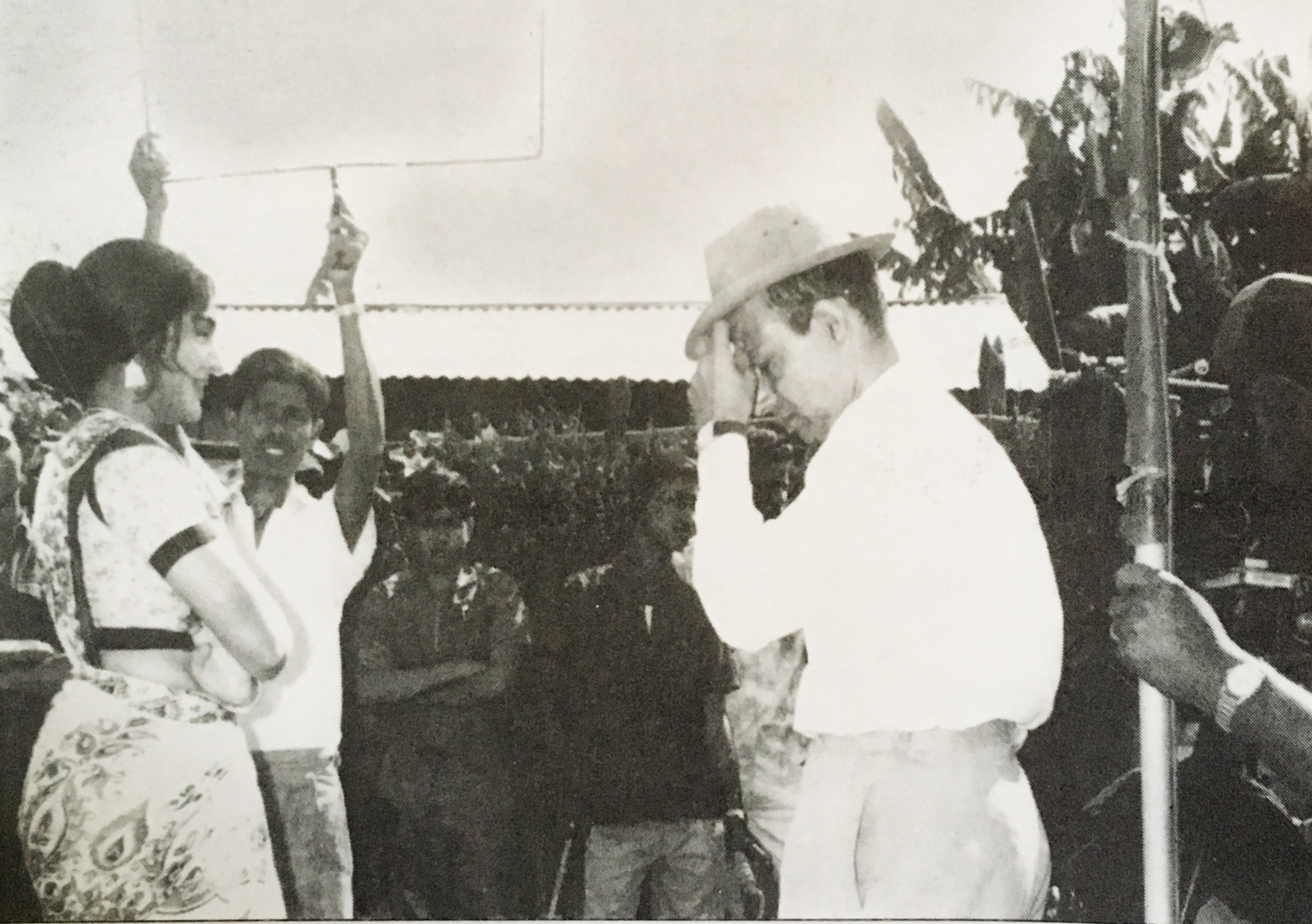 Tapan directing Vyajantimala in Hatey Bazarey