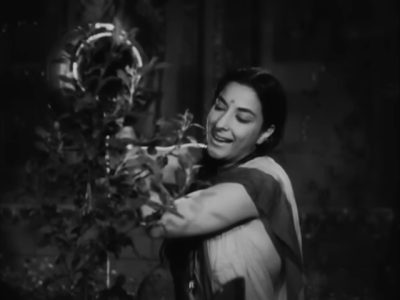 Nargis in a cameo in Jaagte Raho