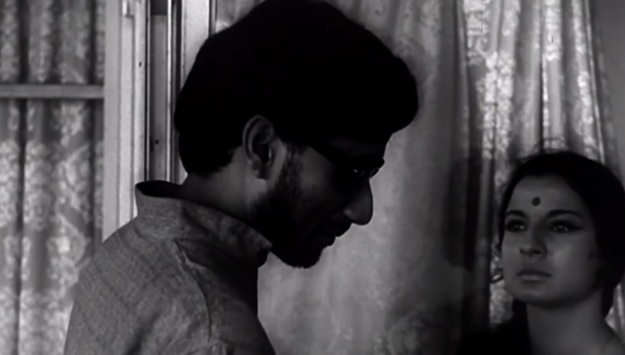 Dinesh Thakur and Tanuja in Anubhav 2
