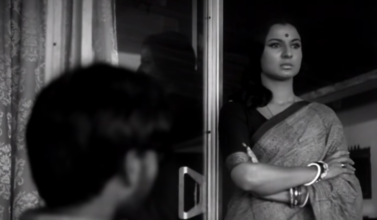 Dinesh Thakur and Tanuja in Anubhav