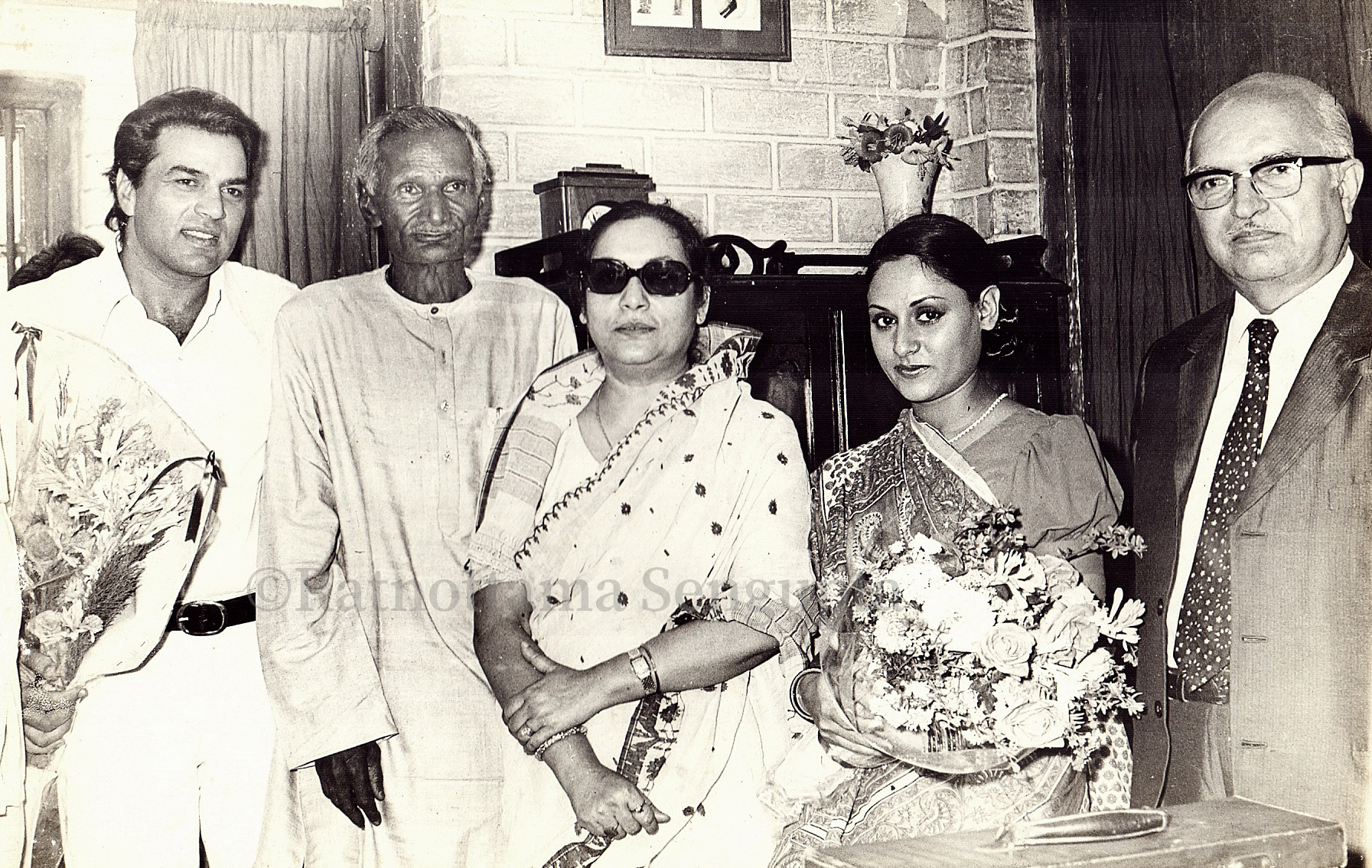 Dharmendra, Producer S H Munshi, Manobina Roy (Bimal Roy's wife), Jaya Bhaduri and Mr Wadia of Bombay Laboratories at the Shubh Mahurat of Dagdar Babu