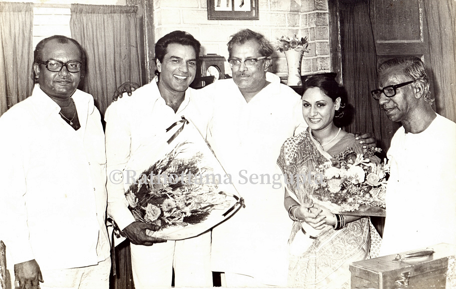 Dulal Guha, Dharmendra, Hrishikesh Mukherjee, Jaya, and Nabendu Ghosh after the Dagdar Baboo Mahurat shot
