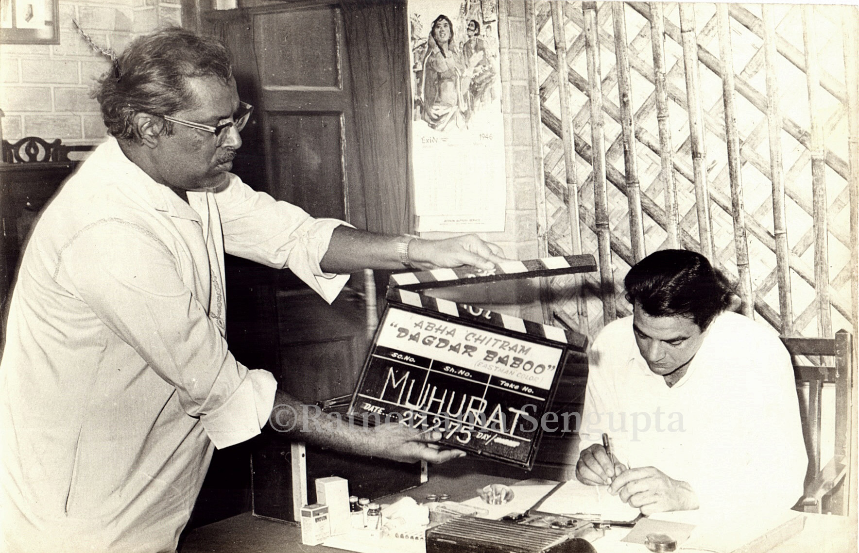 The Clapper Boy Hrishikesh Mukherjee and the Hero Dharmendra at Dagdar Baboo muhurat