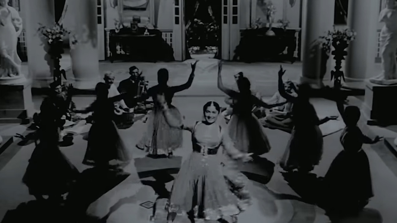 VK Murthy's innovative lighting in Saqiya aaj mujhe neend nahin aayegi