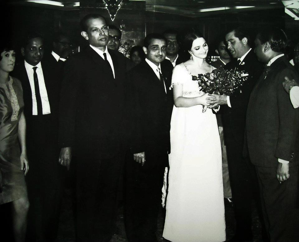 Tapan Sinha with Raj Kapoor, Hemen Ganguly and the Russian Actor [Mera Naam Joker] at the Mera Naam Joker premiere
