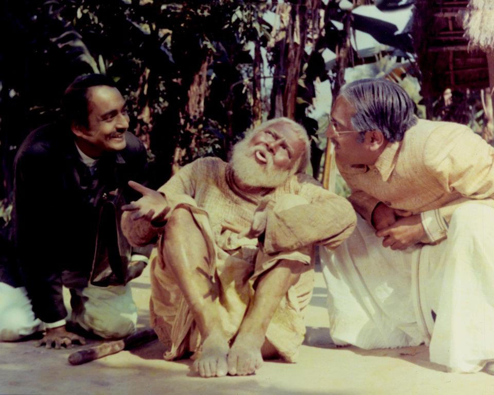 Nirmal Kumar, Manoj Mitra & Dipankar De in Banchharaamer Bagan (The Orchard of Banchharaam] 