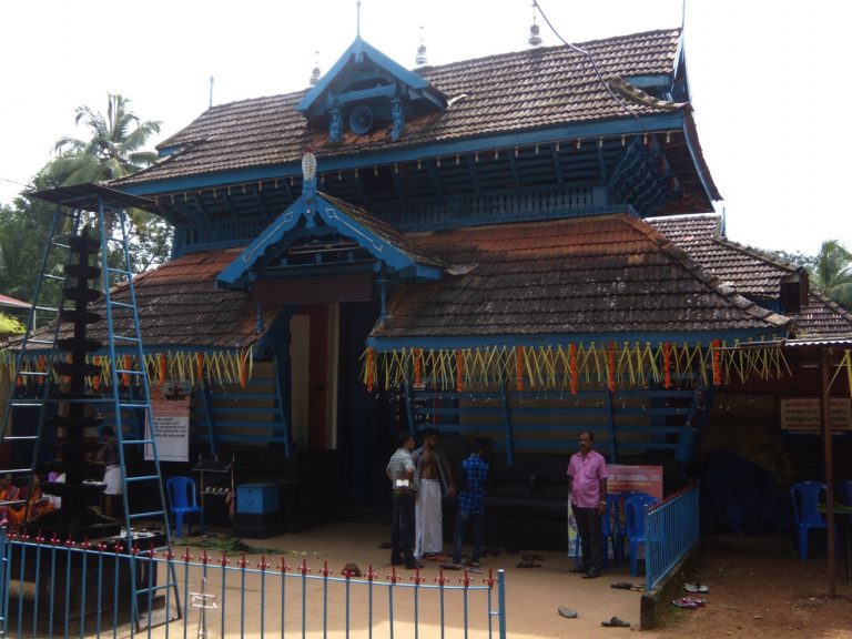 The entrance to the Mulakunnathukavu temple