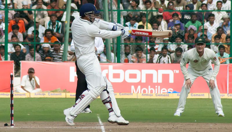 Virender Sehwag plays a hook shot as Michael Clarke on Day 2 of the Second Test of the Border Gavaskar Trophy 2010 - 11. (Pic: By pulkitsinha [CC BY-SA 2.0], via Wikimedia Commons)