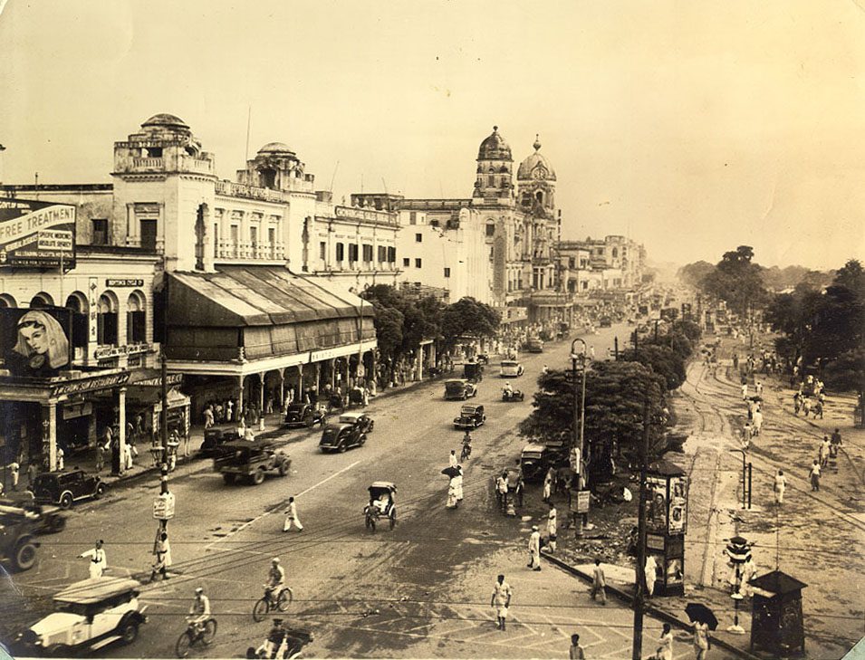 A photo of Chowringhee Square, Kolkata from 1945 GI photo collection. The original description is "Chowringhee Street---Calcutta's main throughfare, an amazing parade of fascinating sights and sounds. Every soldier who has trod its length retains memories of one of the most colorful and interesting streets." in the world. (Pic: Claude Waddell, Wikimedia, Public Domain)