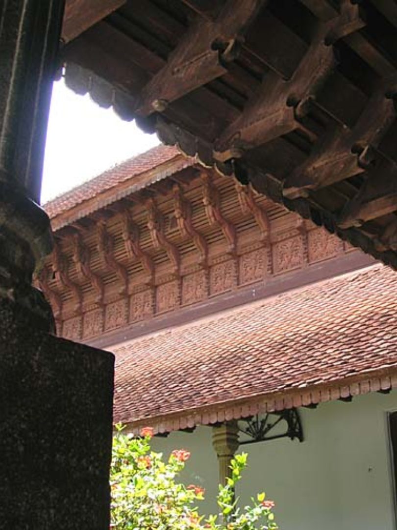 The 122 carved horses Picture credit: Dinakarr
