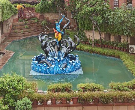 Krishna in Kalia daman pose