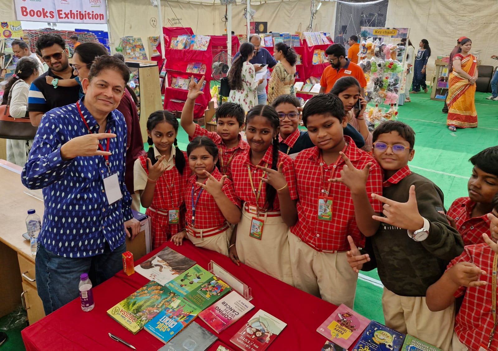 Enjoying with the young bookworms